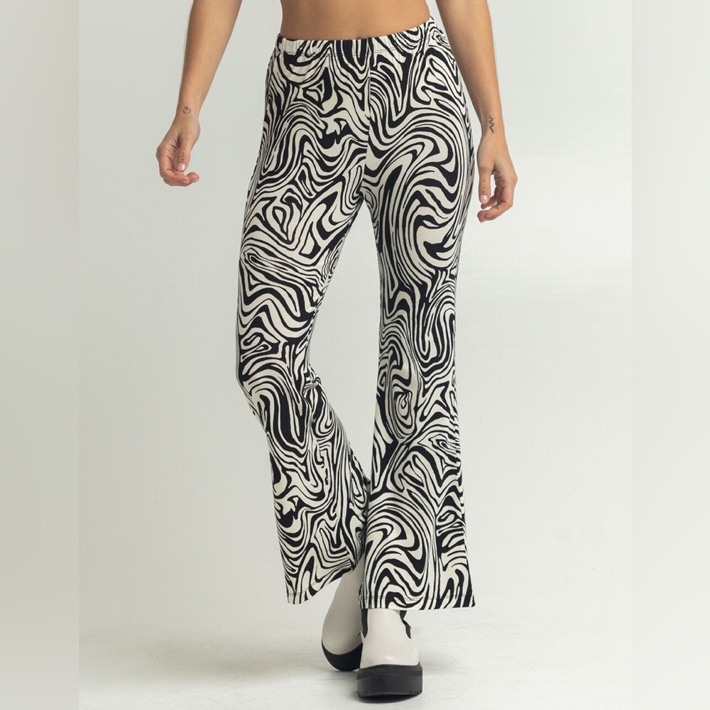 Tillys West of Melrose Swirl Flare Leggings